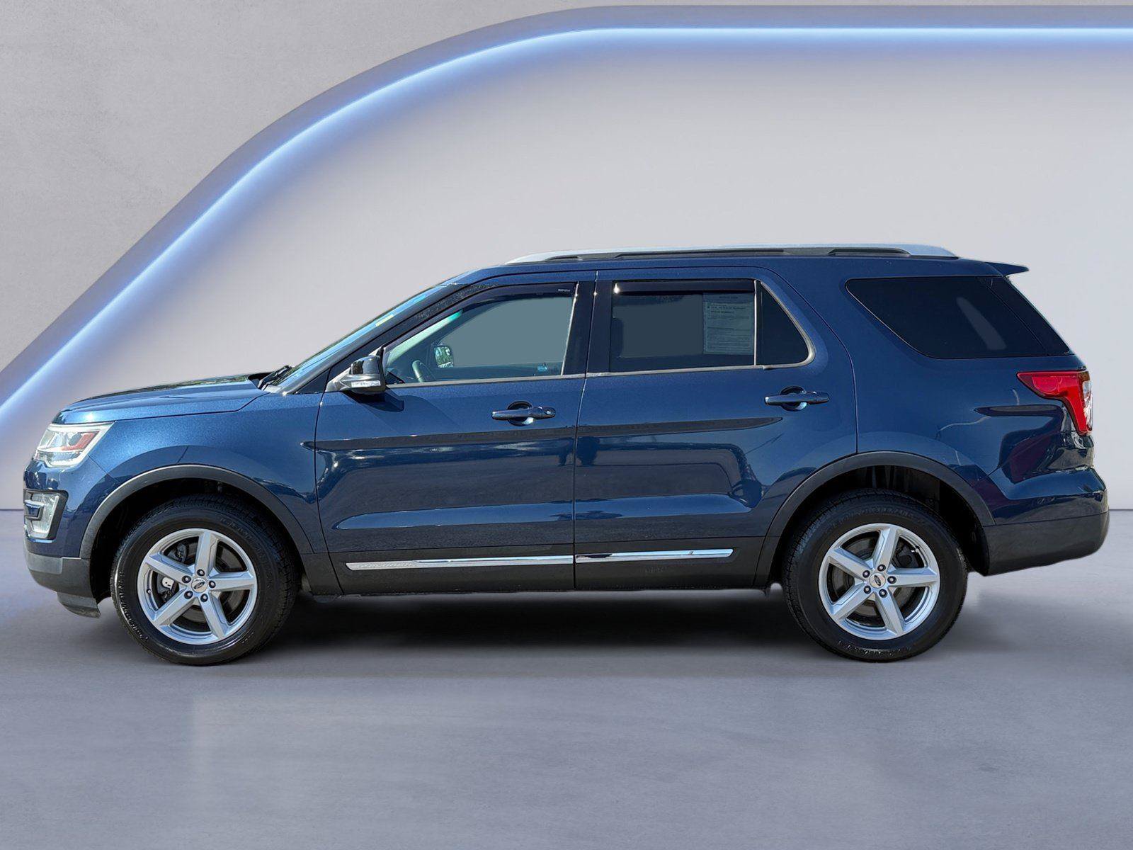 Used 2017 Ford Explorer XLT AWD/4WD image 6