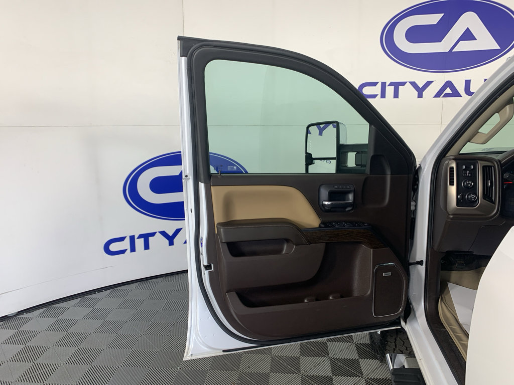 Used 2019 GMC Sierra 3500 Denali w/ Duramax Plus Package image 14