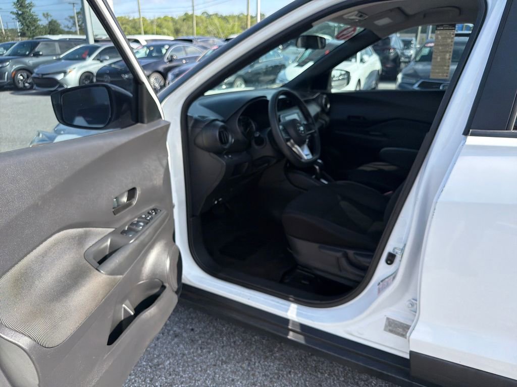 Used 2019 Nissan Kicks S w/ Exterior Electronics Package FWD image 11