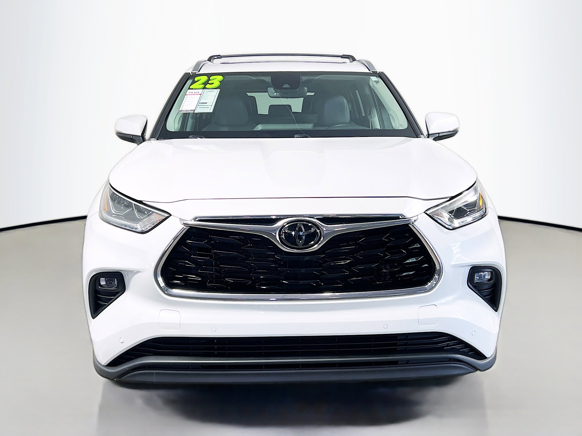 Used 2023 Toyota Highlander Limited FWD image 11