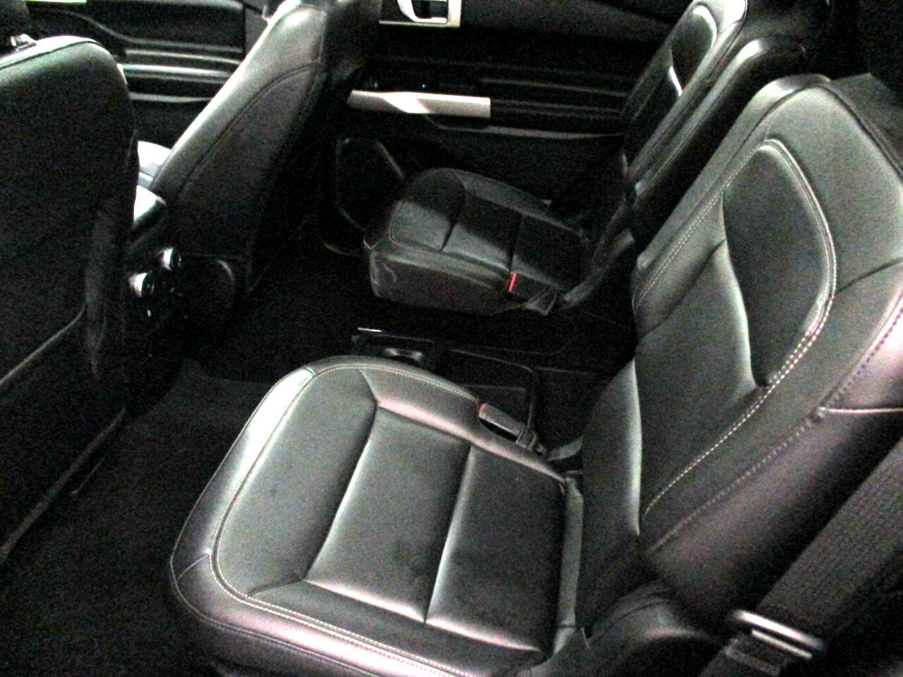 Used 2021 Ford Explorer XLT w/ Equipment Group 202A image 13