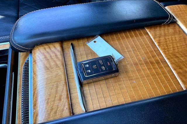 Used 2022 Jeep Grand Wagoneer Series III w/ Rear Seat Video Group 1 image 10