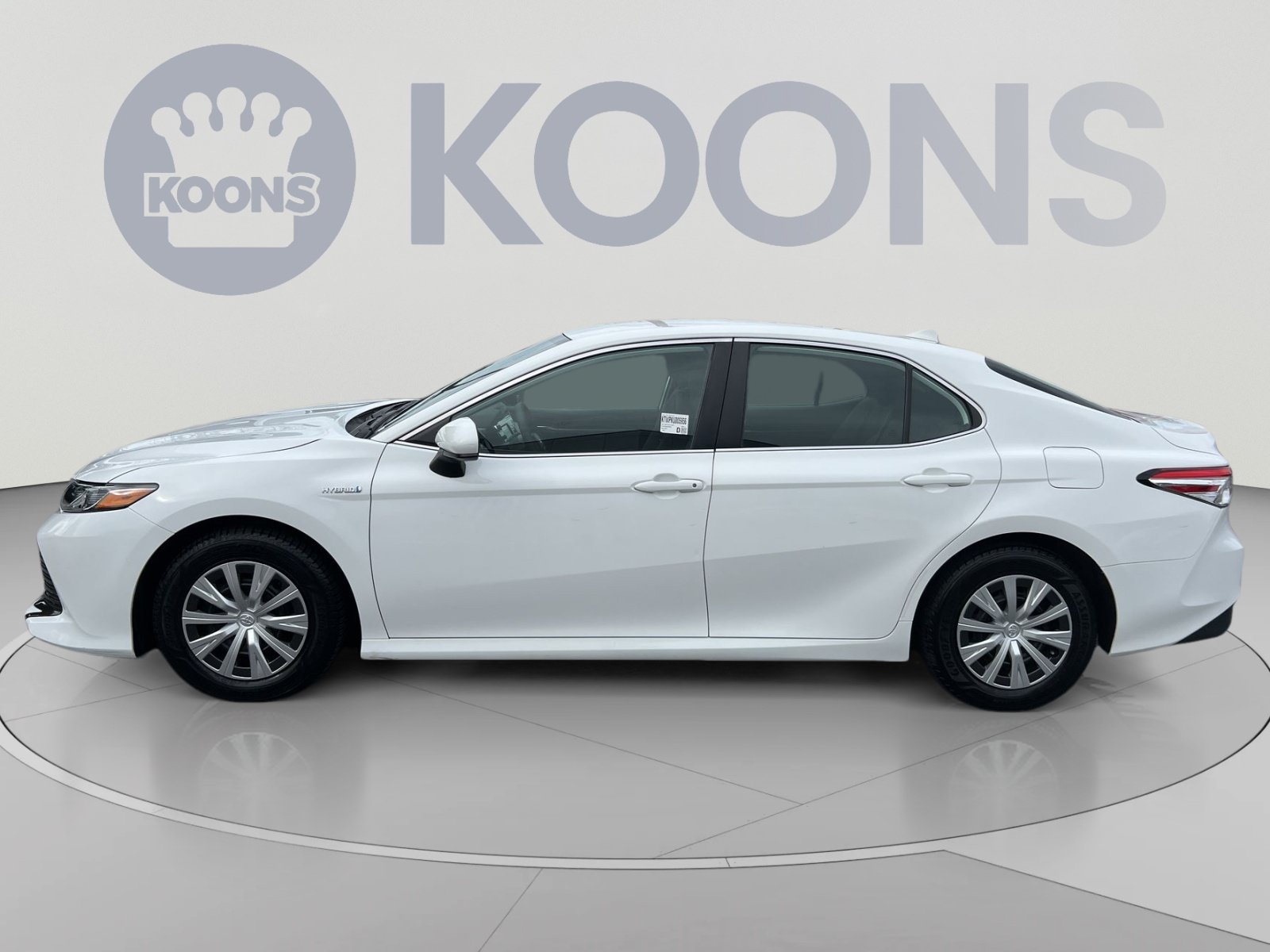 Used 2019 Toyota Camry LE FWD image 2