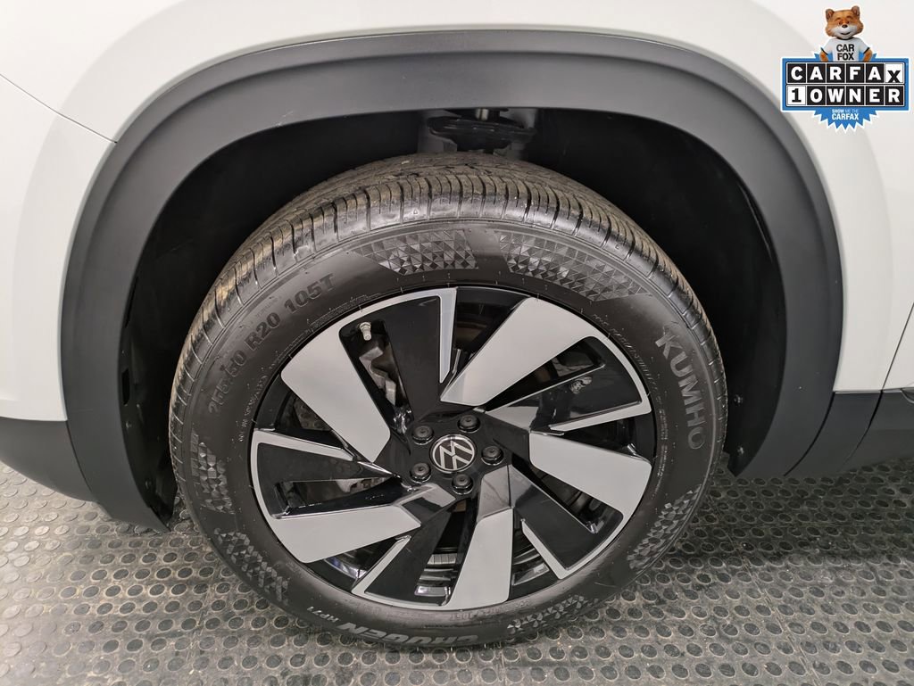 Used 2025 Volkswagen Atlas Cross Sport SE w/ Panoramic Sunroof Package FWD image 7