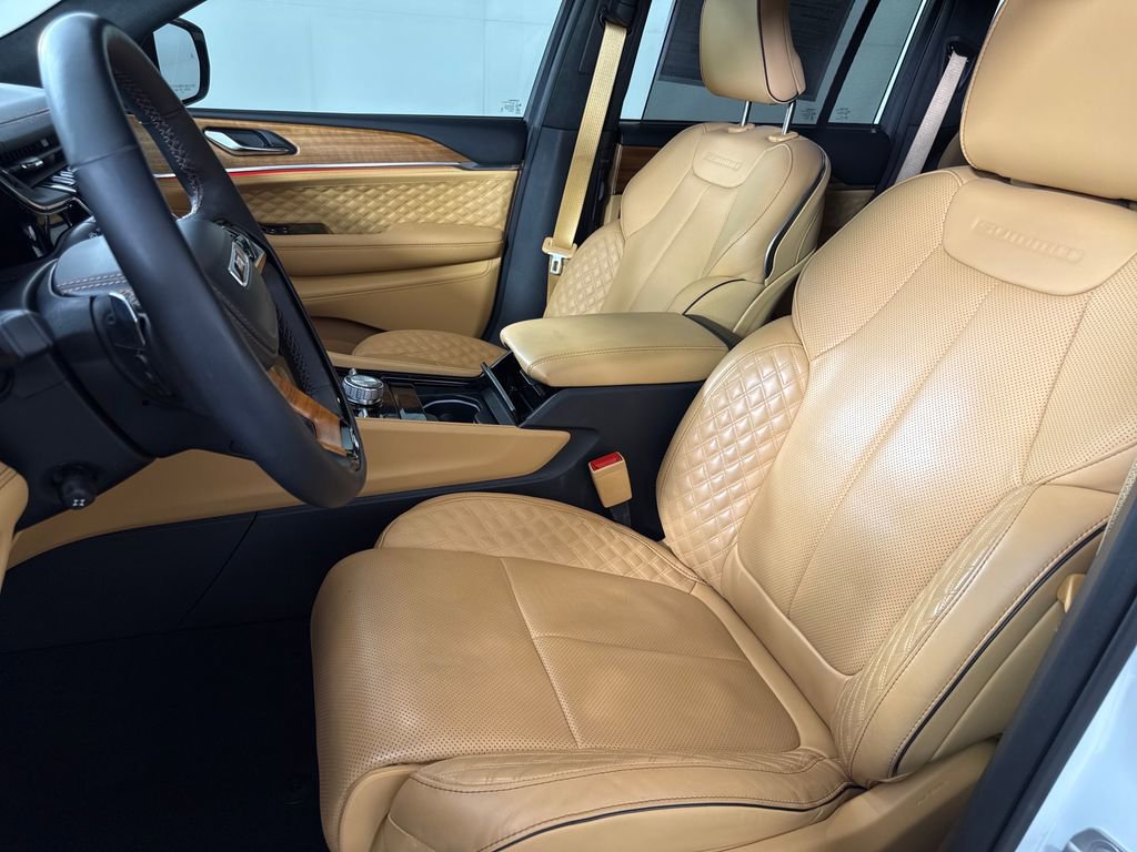 Used 2024 Jeep Grand Cherokee Summit AWD/4WD image 11