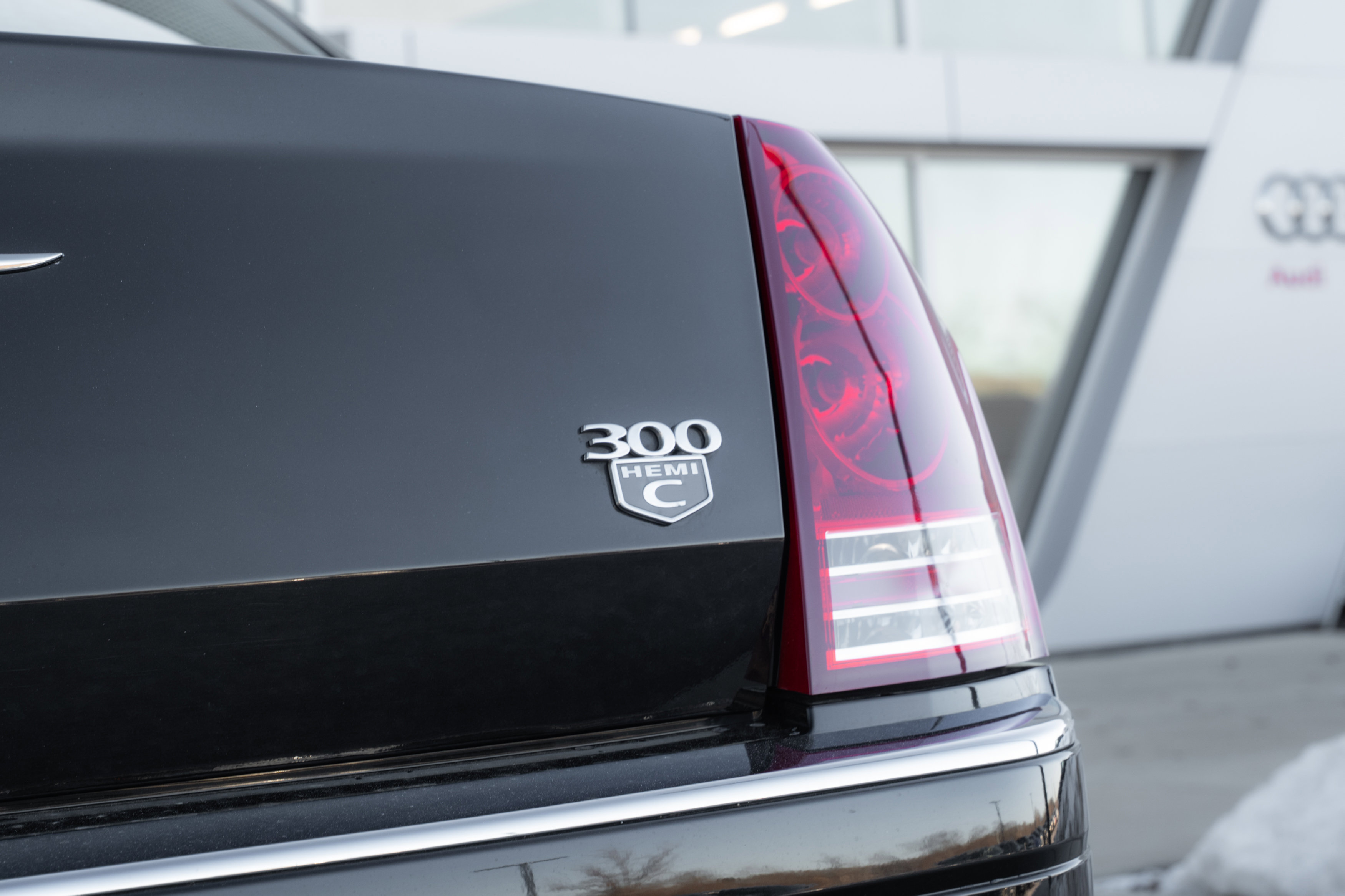 Used 2010 Chrysler 300 C image 24