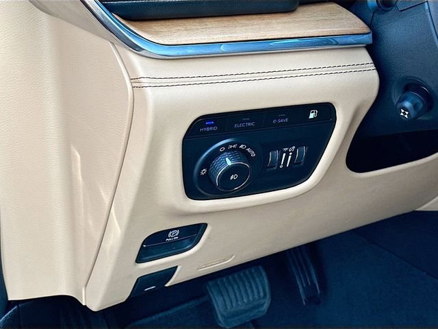 Used 2024 Jeep Grand Cherokee Summit image 29