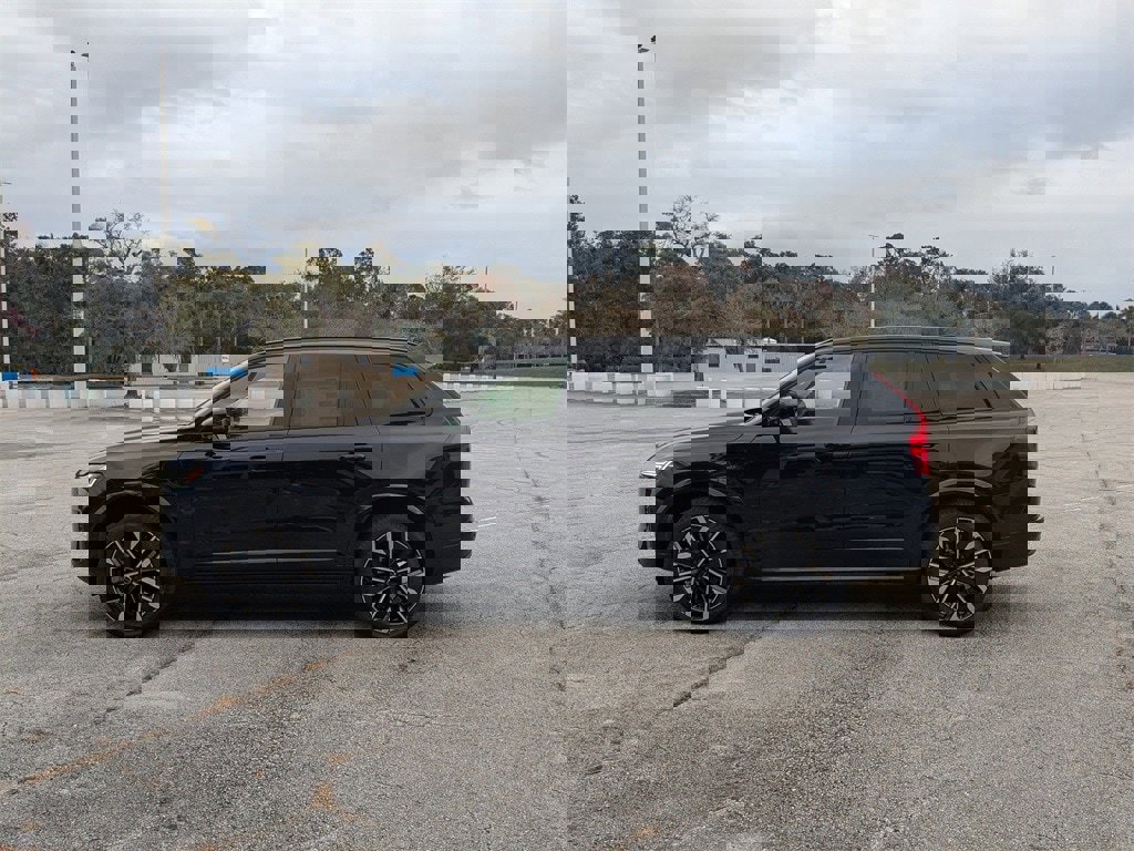 New 2026 Volvo XC90 T8 Ultra w/ Protection Package Premier image 3