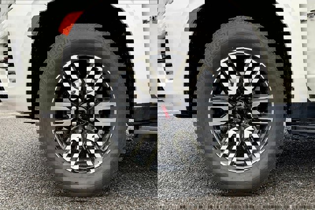 Used 2022 GMC Yukon AT4 image 8