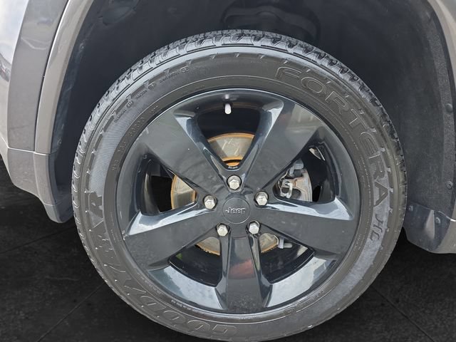Used 2015 Jeep Grand Cherokee Altitude AWD/4WD image 9