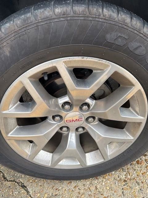 Used 2017 GMC Yukon SLE w/ SLE Value Package image 24