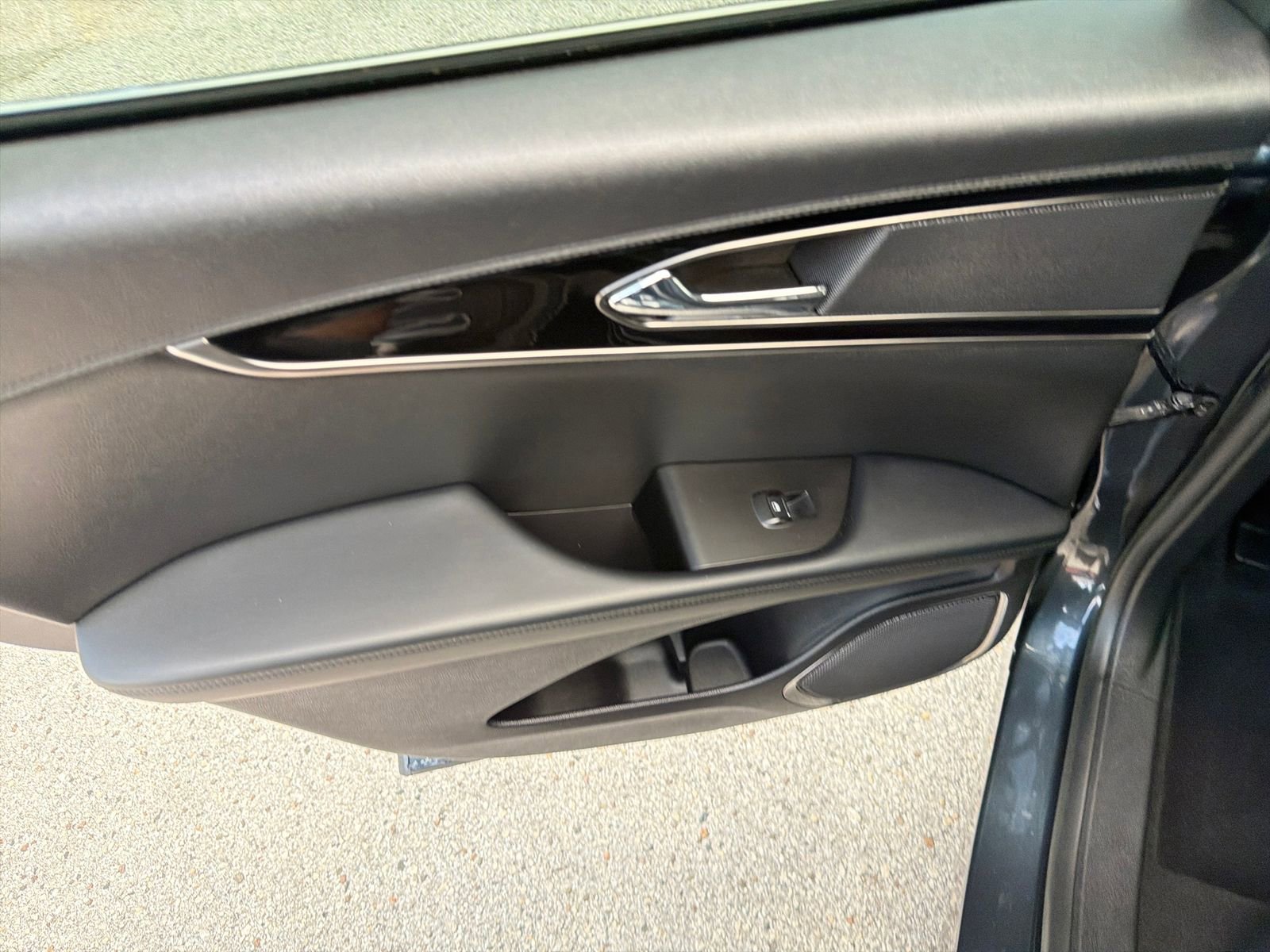 Used 2022 Lincoln Nautilus FWD image 25