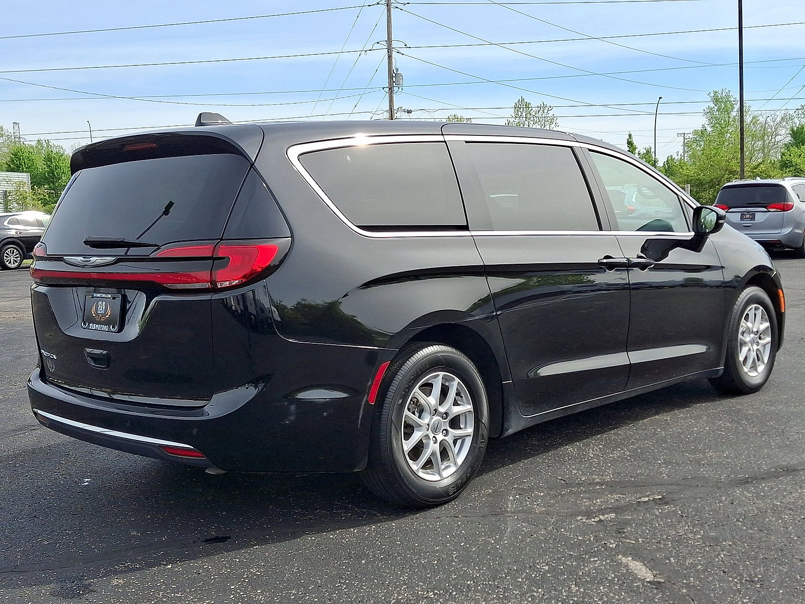 Used 2024 Chrysler Pacifica Touring-L FWD image 25