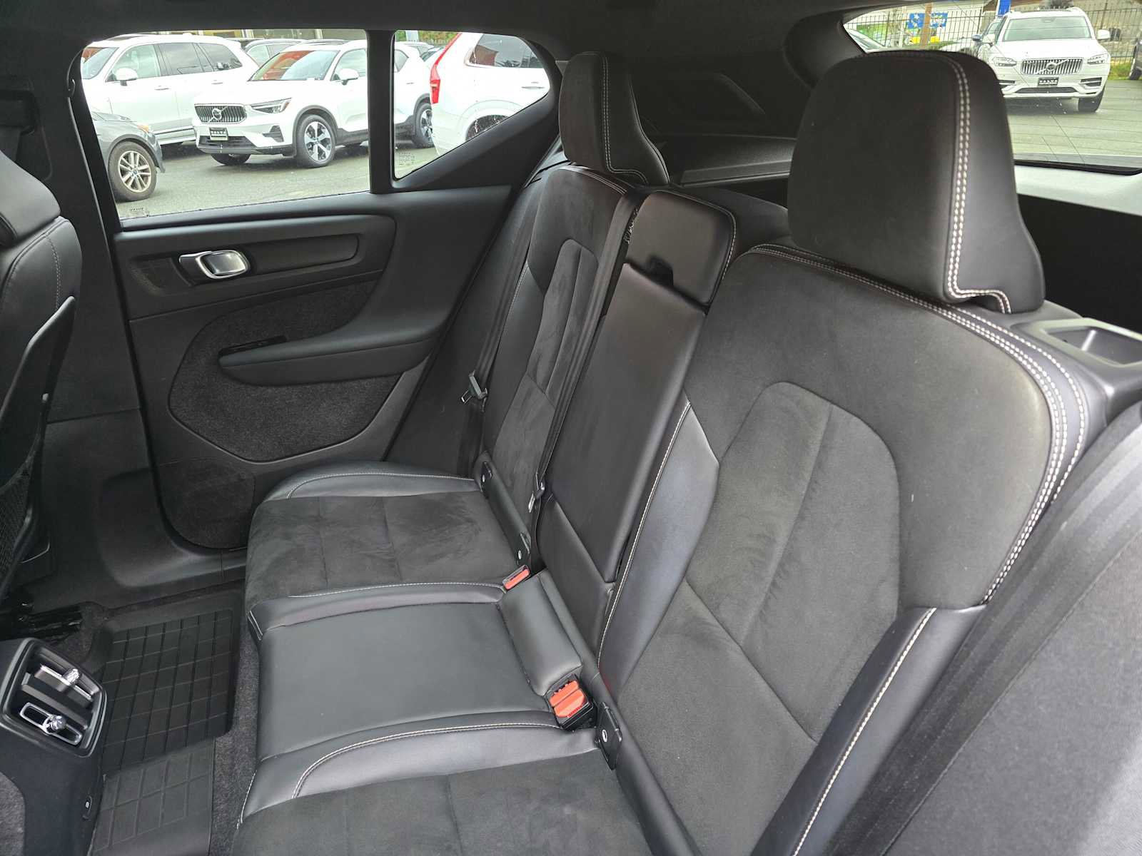 Certified 2022 Volvo XC40 P8 Recharge Ultimate image 27