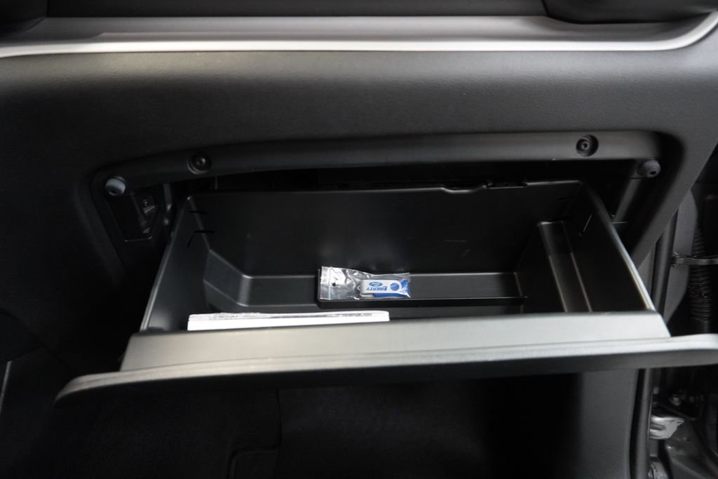 Used 2023 Ford Explorer XLT AWD/4WD image 38