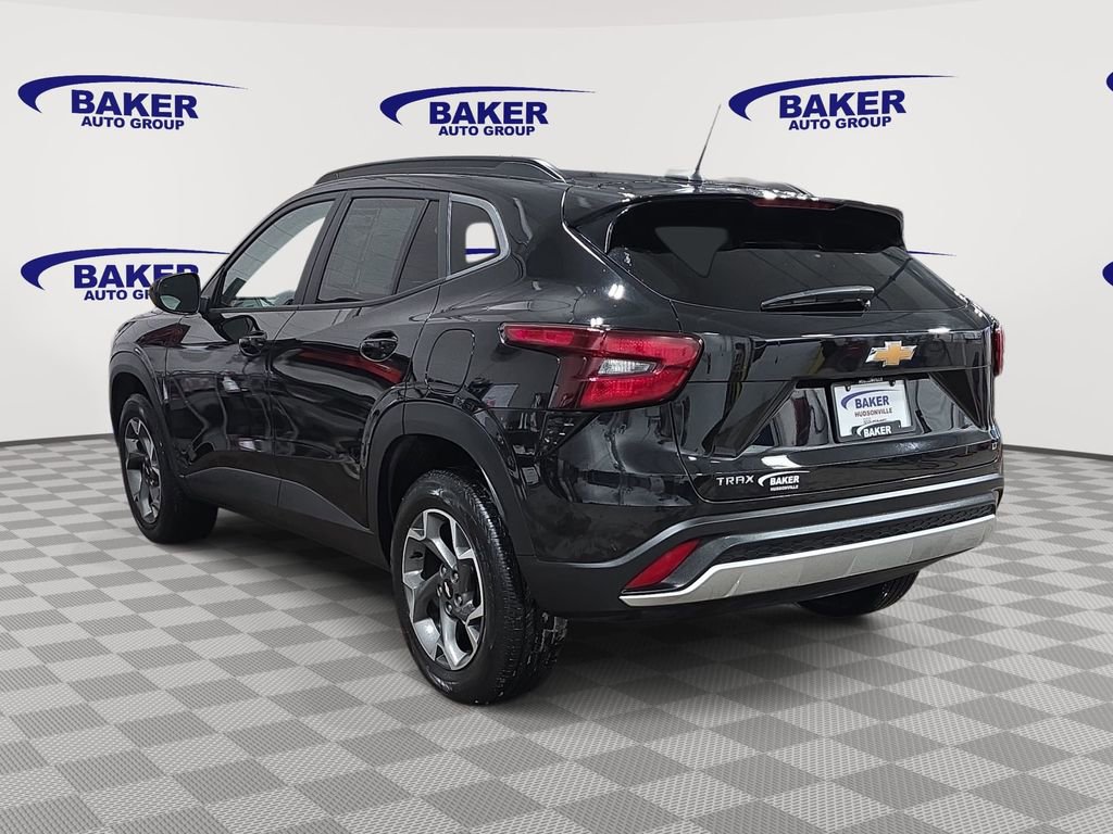 Used 2024 Chevrolet Trax LT w/ Driver Confidence Package image 7
