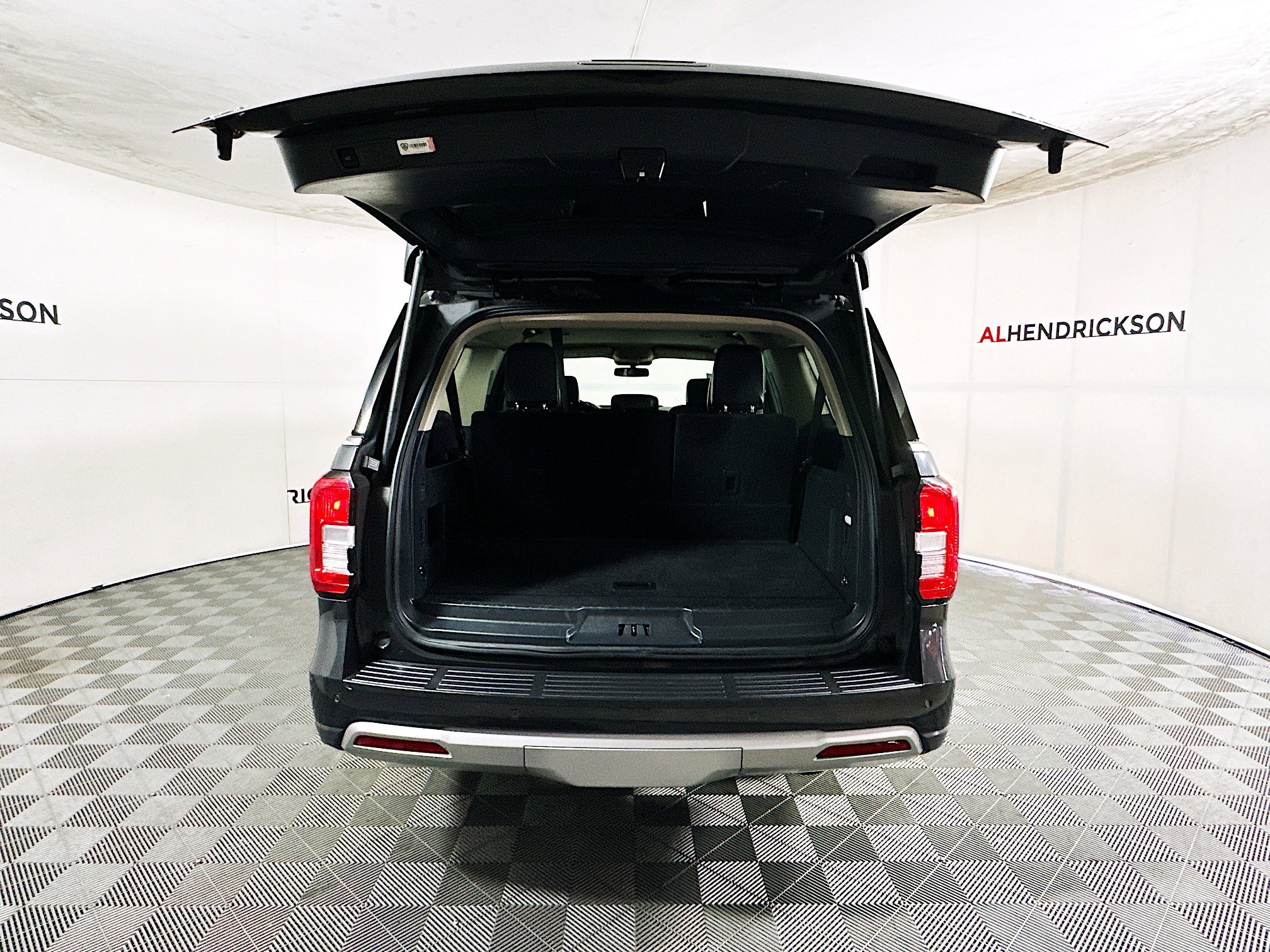 Used 2024 Ford Expedition Max XLT image 31