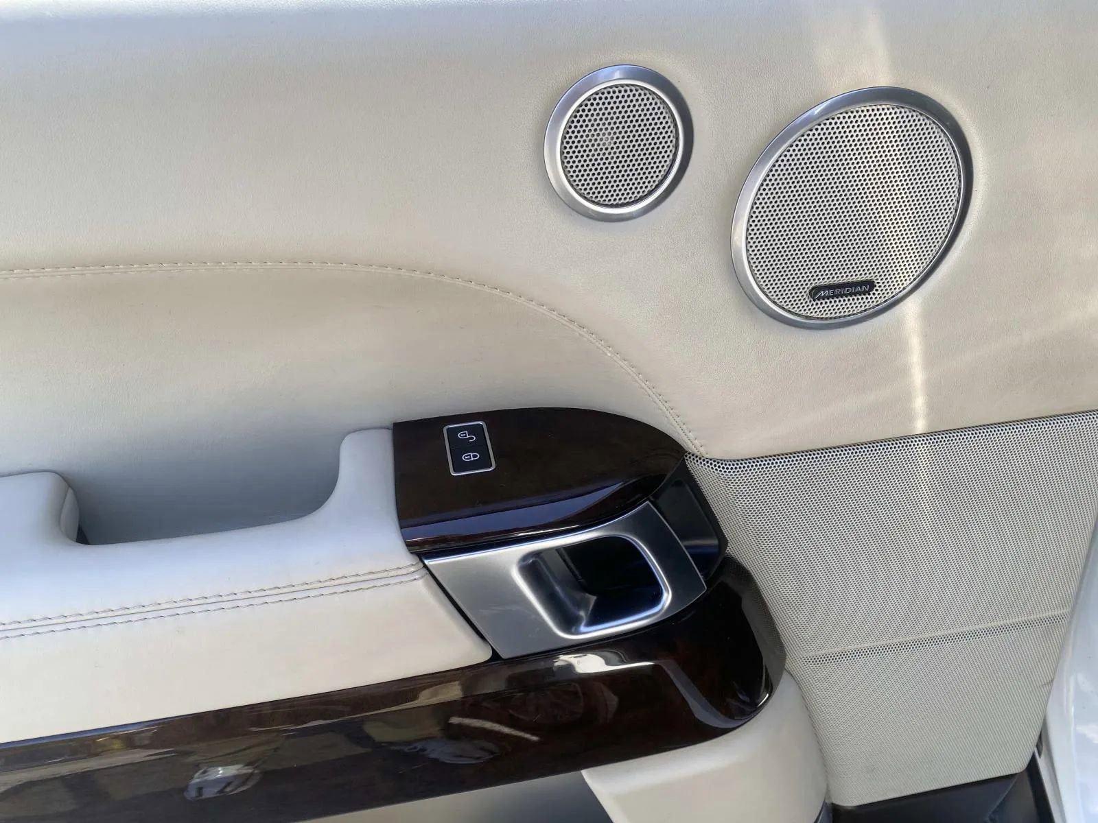 Used 2016 Land Rover Range Rover Autobiography image 10