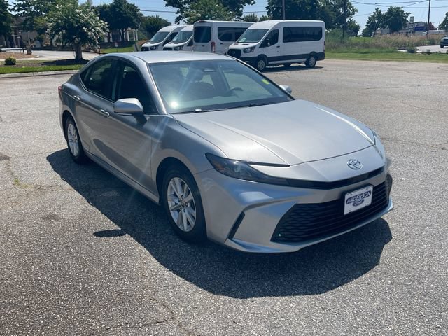 Used 2025 Toyota Camry LE FWD image 3