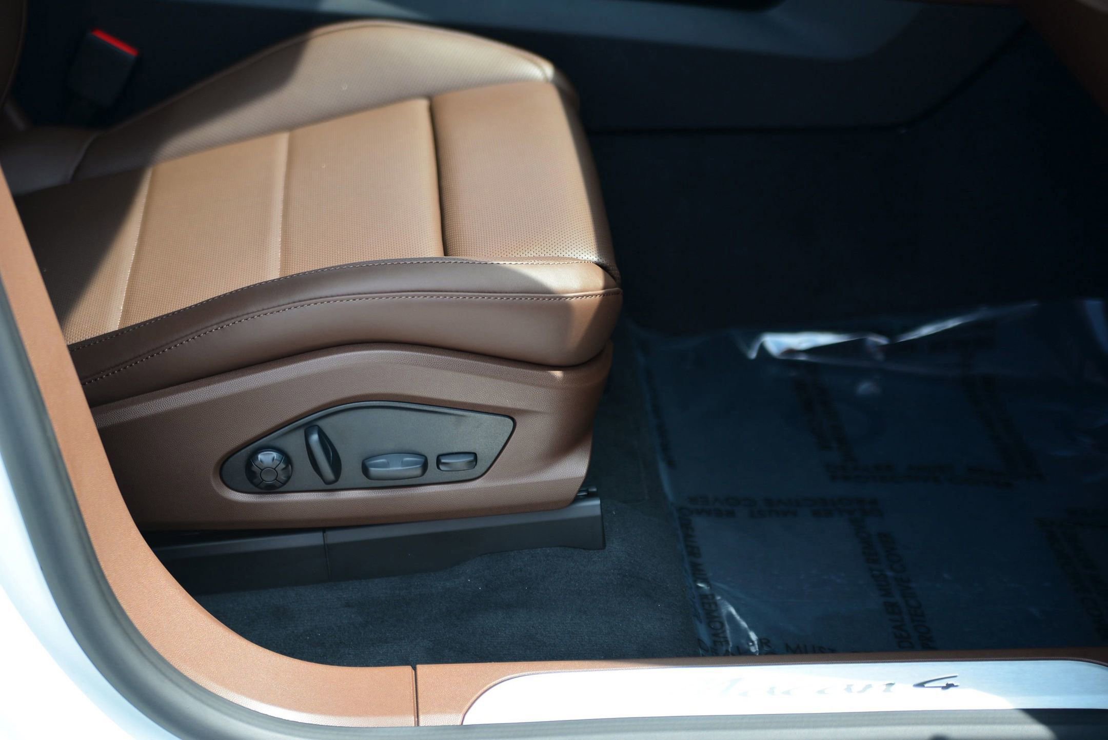 New 2025 Porsche Macan 4 Electric image 13