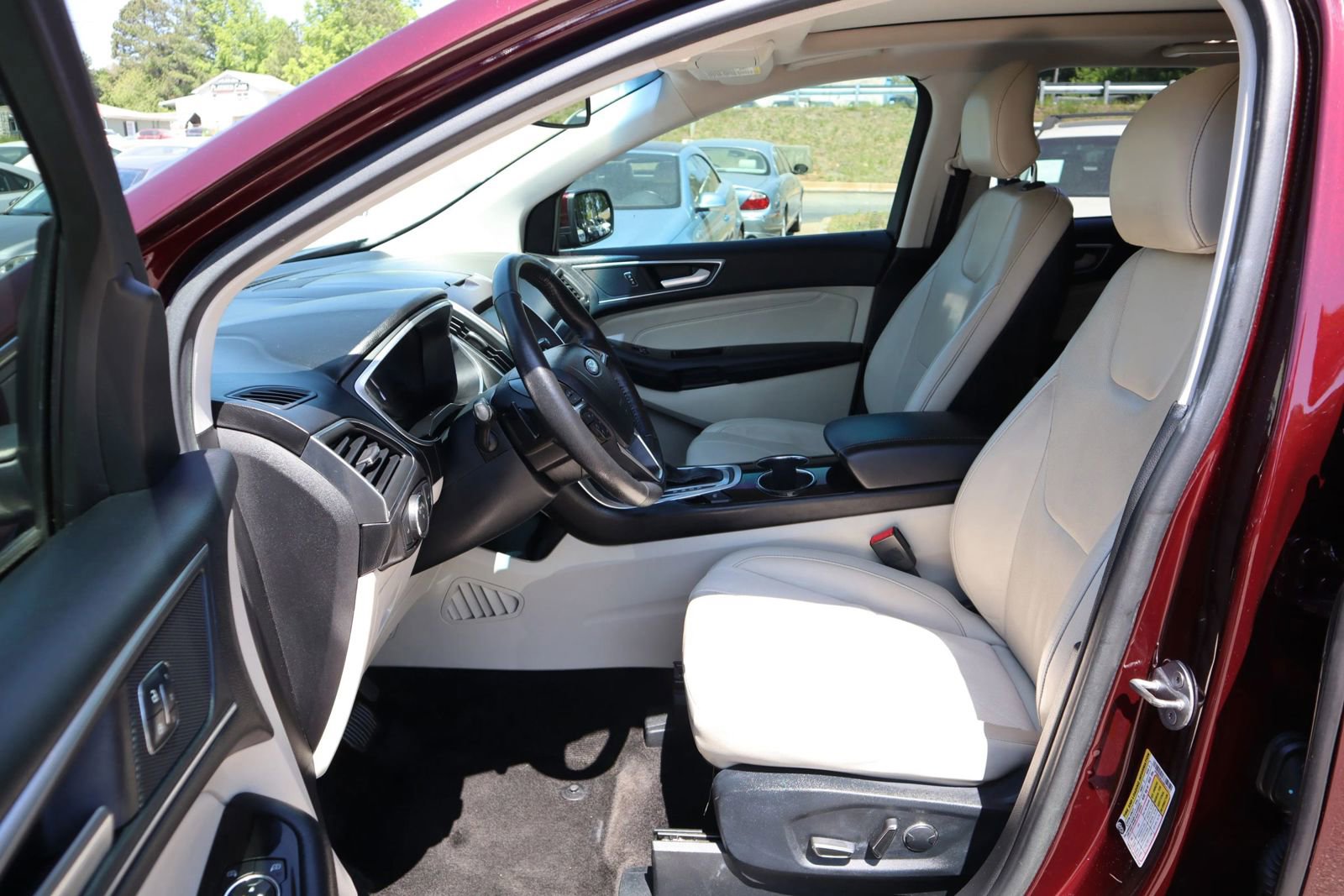 Used 2017 Ford Edge Titanium w/ Equipment Group 301A FWD image 9
