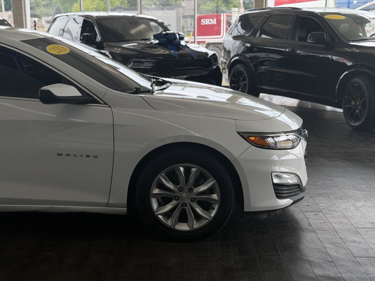 Used 2019 Chevrolet Malibu LT FWD image 4