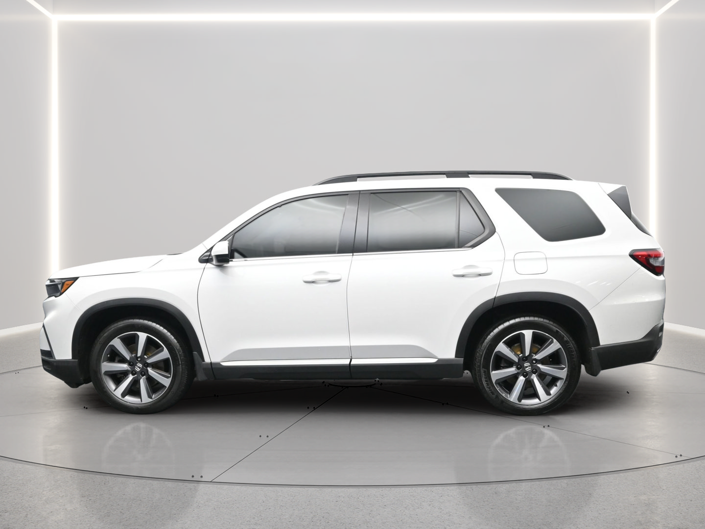 Used 2023 Honda Pilot Touring image 3