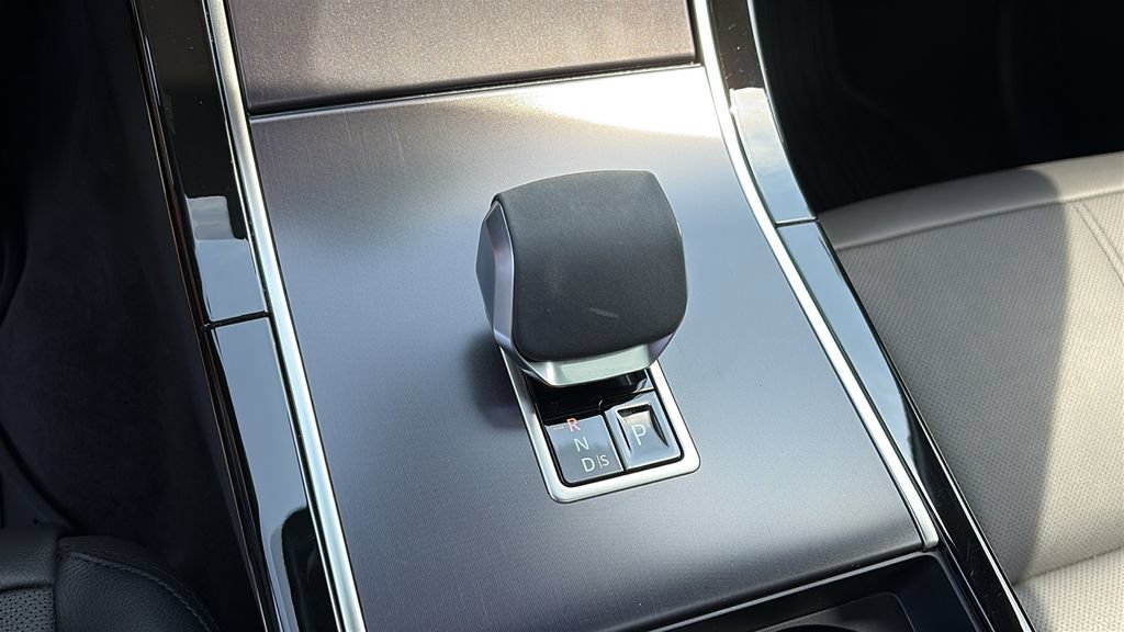 Certified 2026 Land Rover Range Rover Velar Dynamic SE AWD/4WD image 18