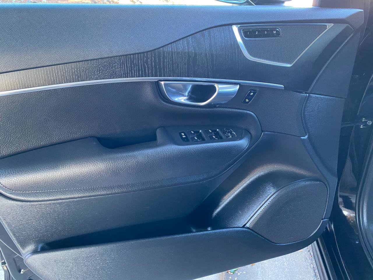 Used 2020 Volvo XC90 T6 Momentum image 24