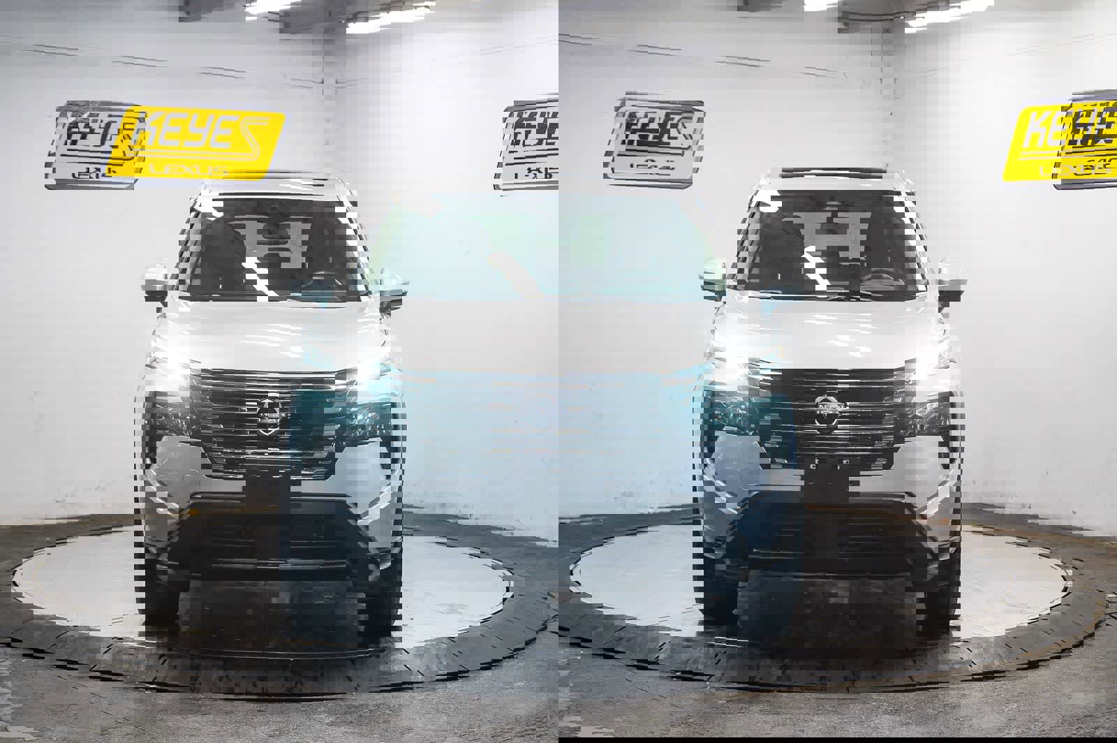 Used 2024 Nissan Rogue SV w/ SV Premium Package image 6