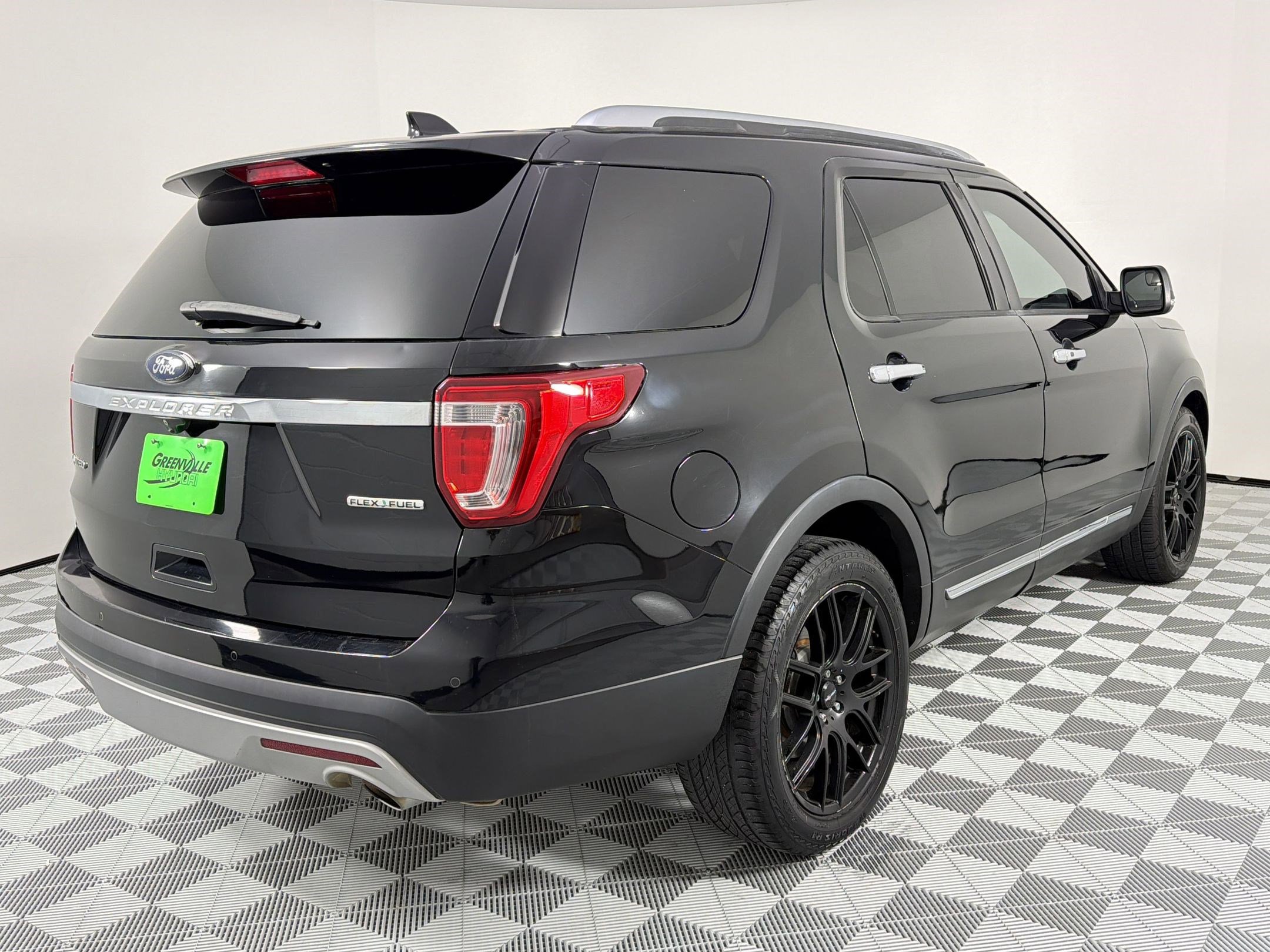 Used 2016 Ford Explorer Limited image 9