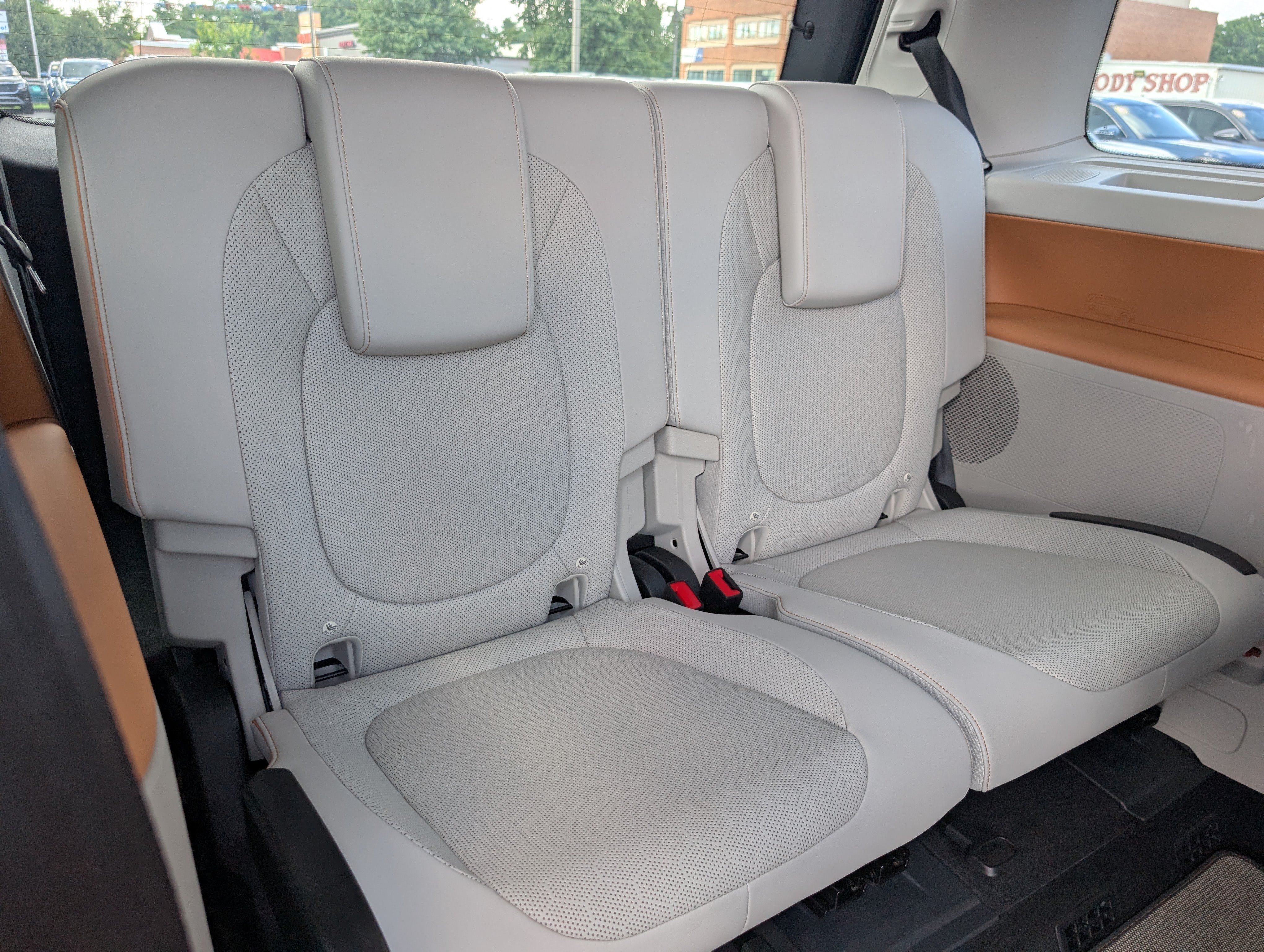Used 2025 Volkswagen ID. Buzz Pro S Plus w/ Cupholders Package RWD image 13