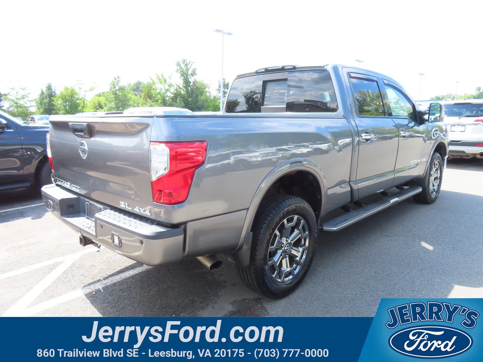 Used 2017 Nissan Titan SL w/ Chrome Package AWD/4WD image 5