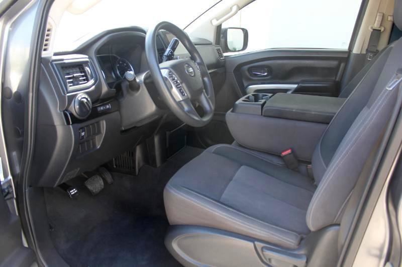 Used 2022 Nissan Titan SV AWD/4WD image 11