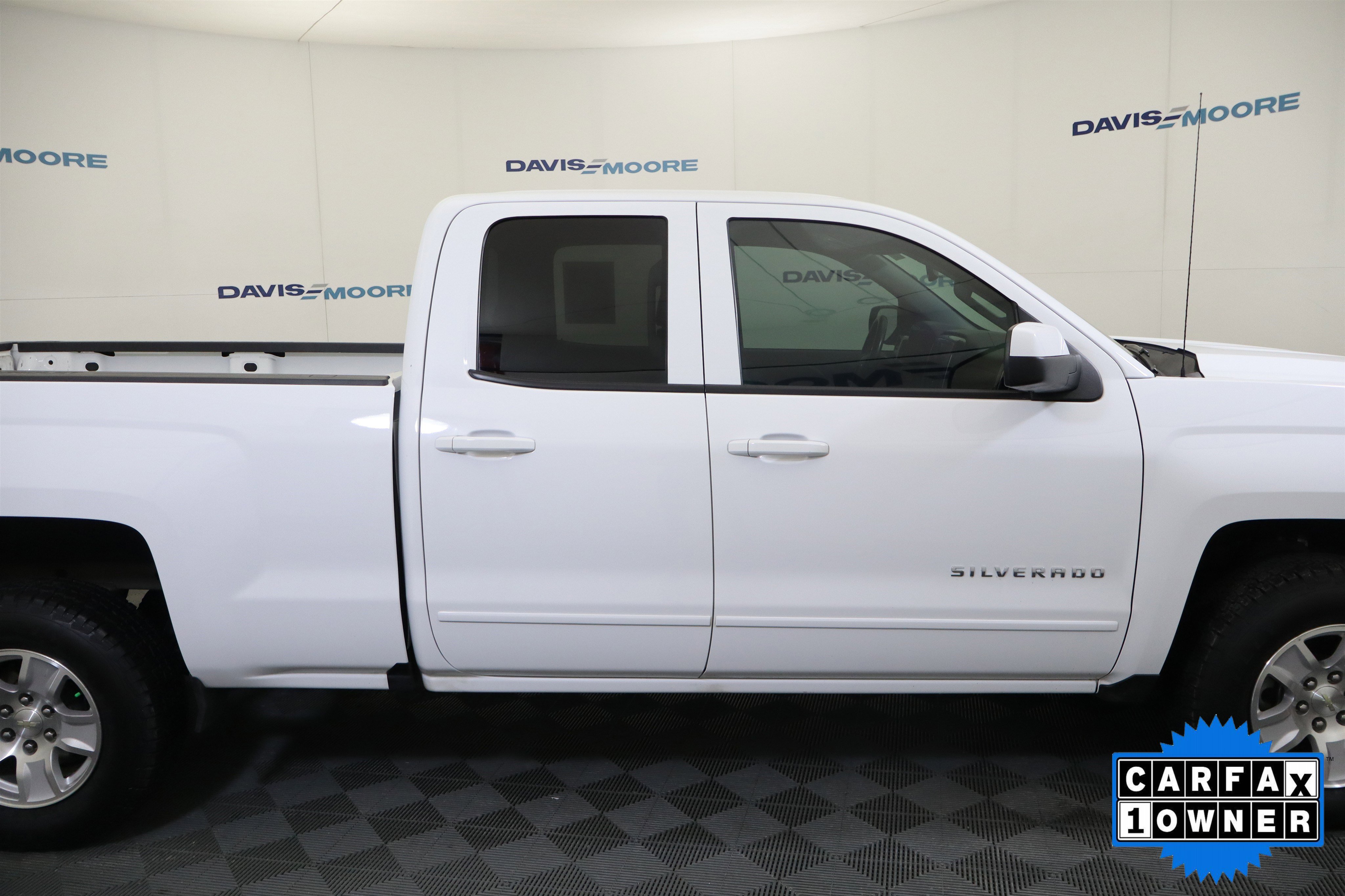 Used 2018 Chevrolet Silverado 1500 LT w/ All Star Edition image 4