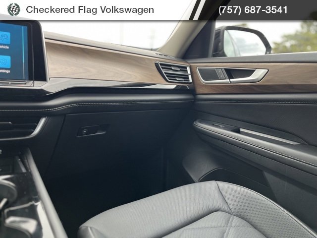 Used 2024 Volkswagen Atlas SE image 30
