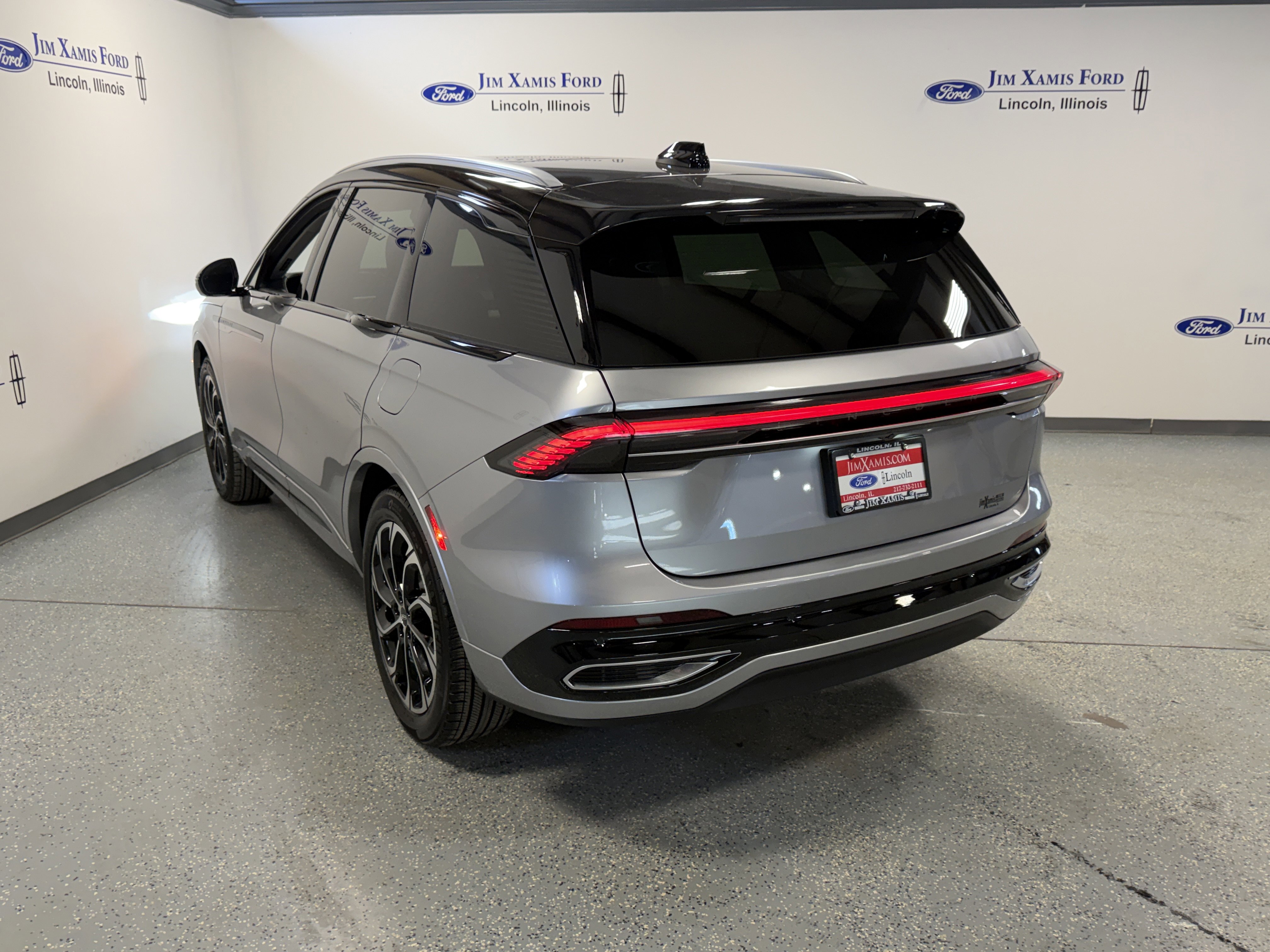 Used 2025 Lincoln Nautilus Reserve image 4