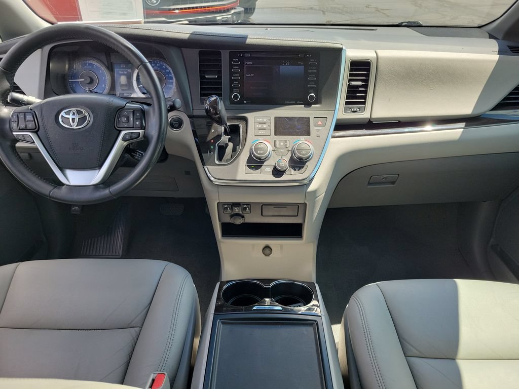 Used 2019 Toyota Sienna XLE w/ XLE Navigation Package FWD image 11