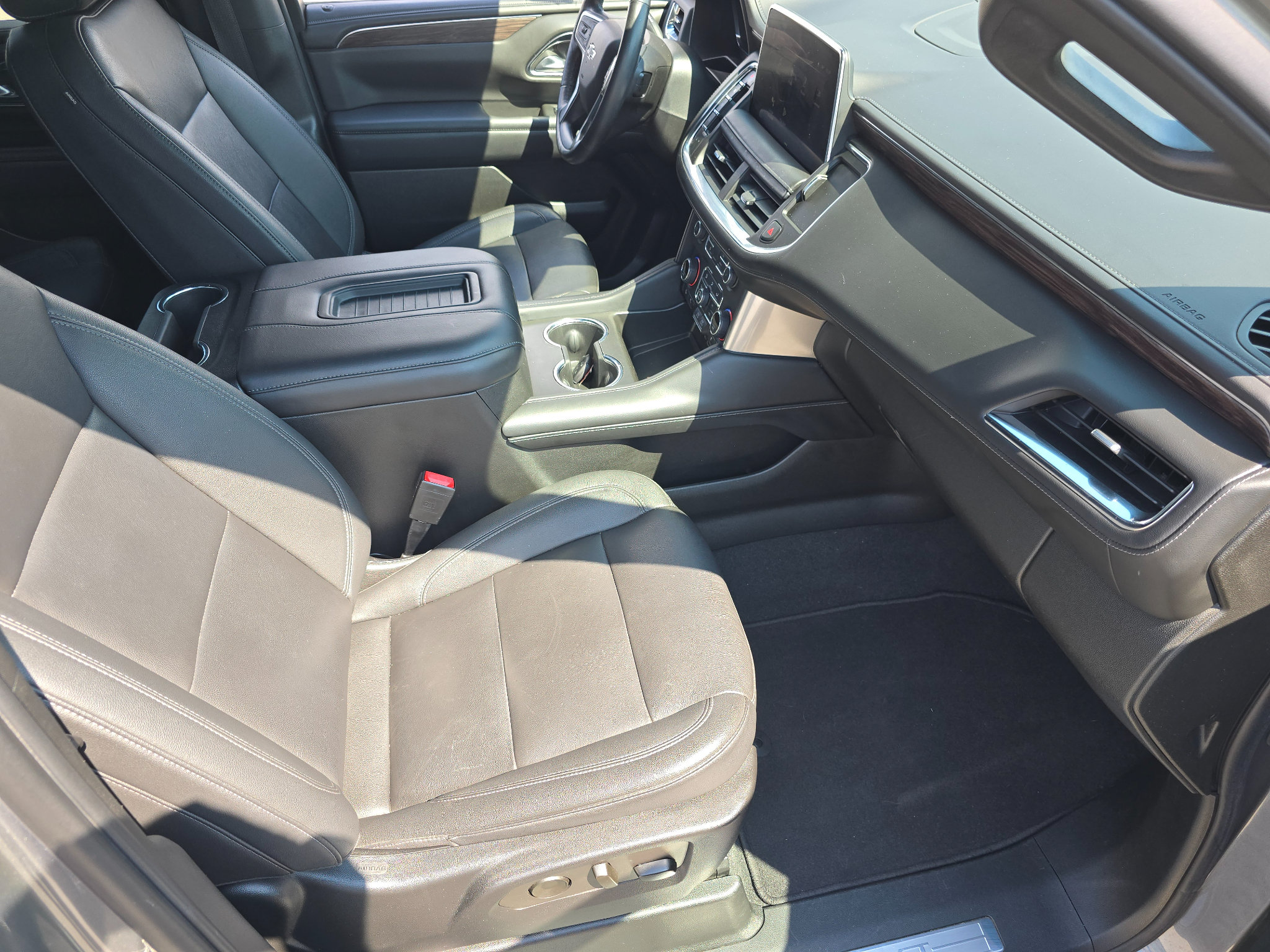 Used 2022 Chevrolet Tahoe Z71 w/ Z71 Off-Road Package AWD/4WD image 17