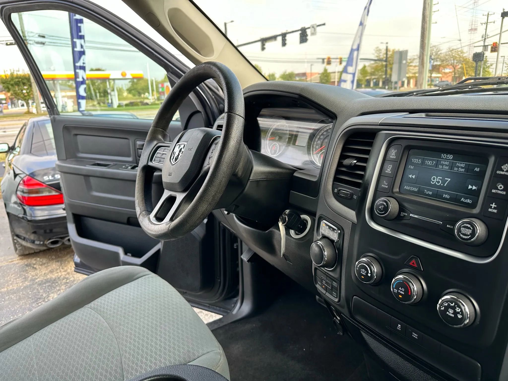 Used 2017 RAM 1500 Express image 30