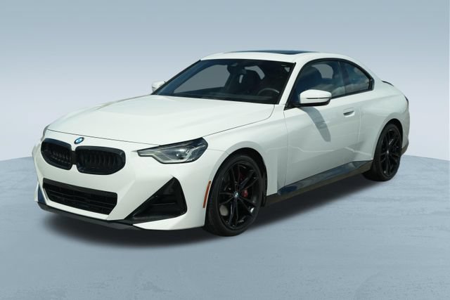 Used 2023 BMW 230i Coupe w/ M Sport Package RWD image 3
