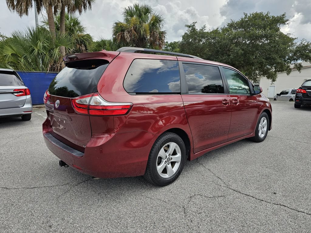 Used 2018 Toyota Sienna LE FWD image 3