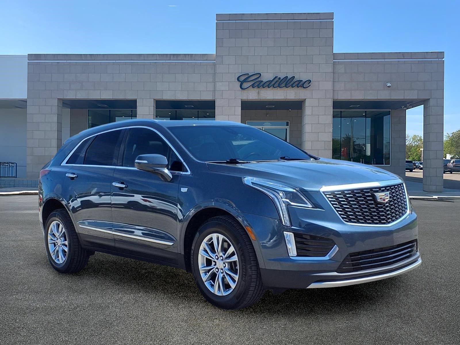 Used 2020 Cadillac XT5 Premium Luxury w/ LPO, Floor Liner Package AWD/4WD image 3