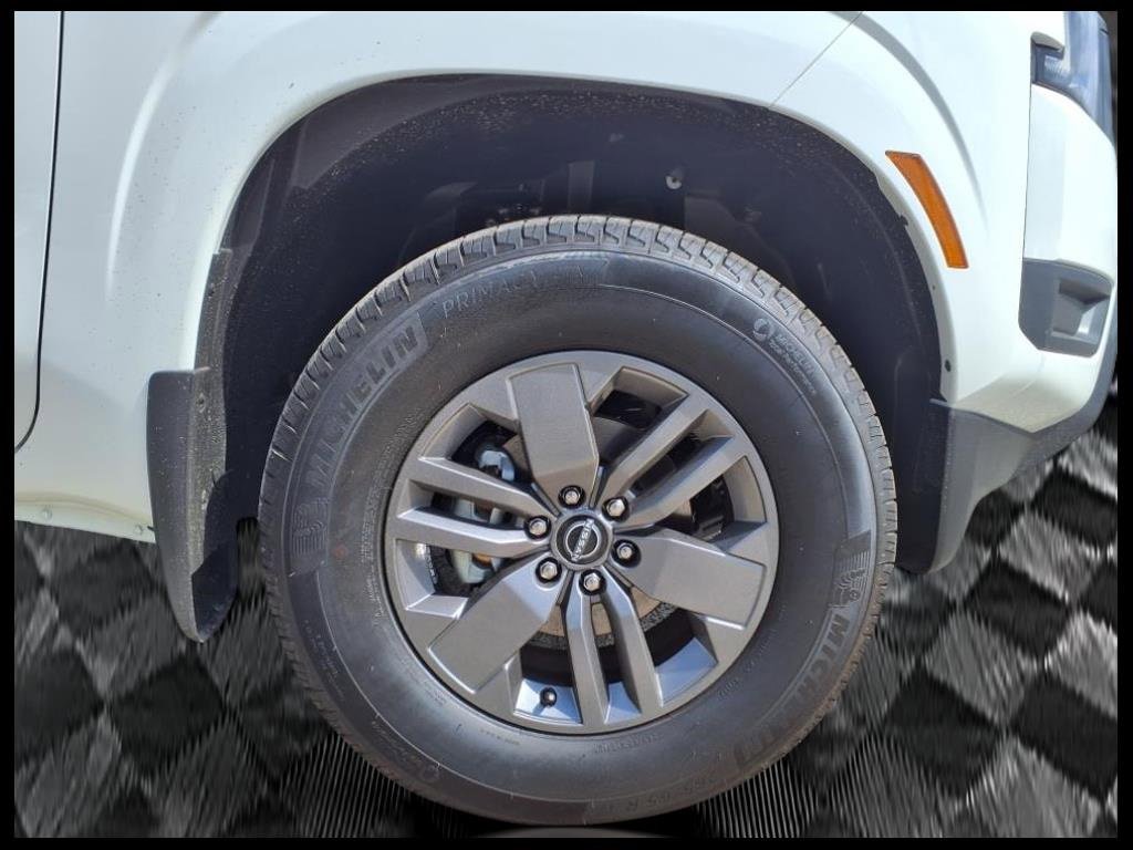 Used 2025 Nissan Frontier SV image 7