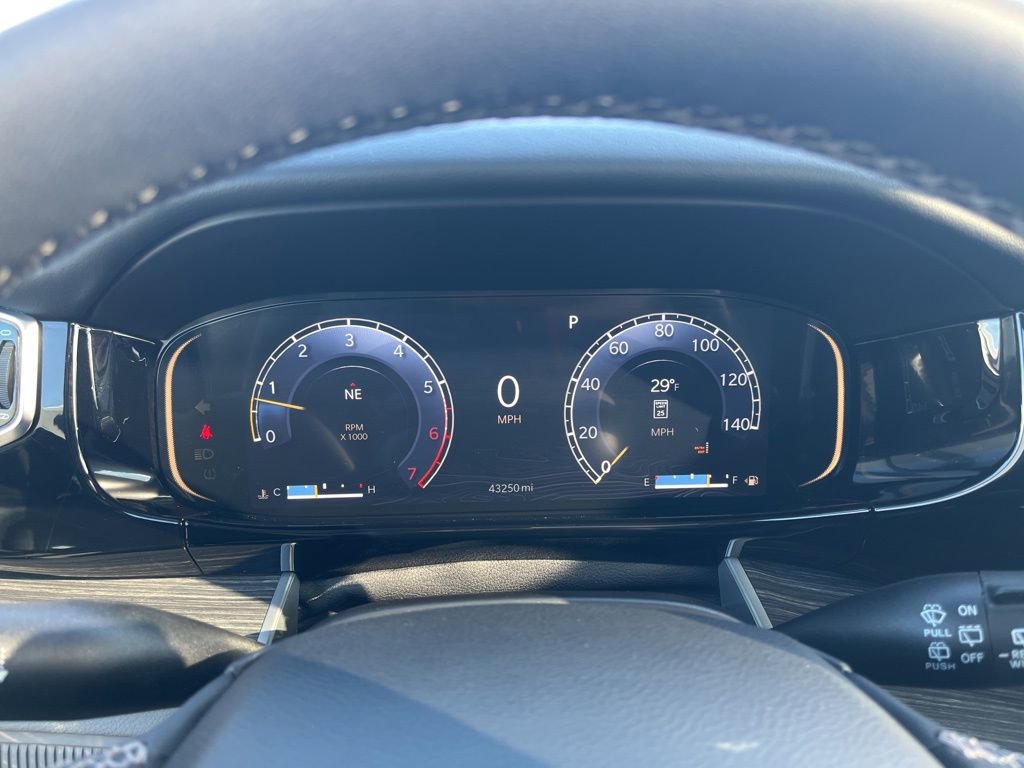 Used 2023 Jeep Wagoneer L Series III w/ Premium Group I image 20