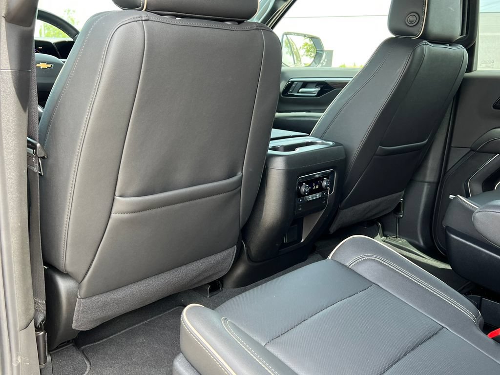 Used 2025 Chevrolet Suburban Premier AWD/4WD image 41