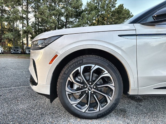 New 2026 Lincoln Nautilus Reserve AWD/4WD image 10