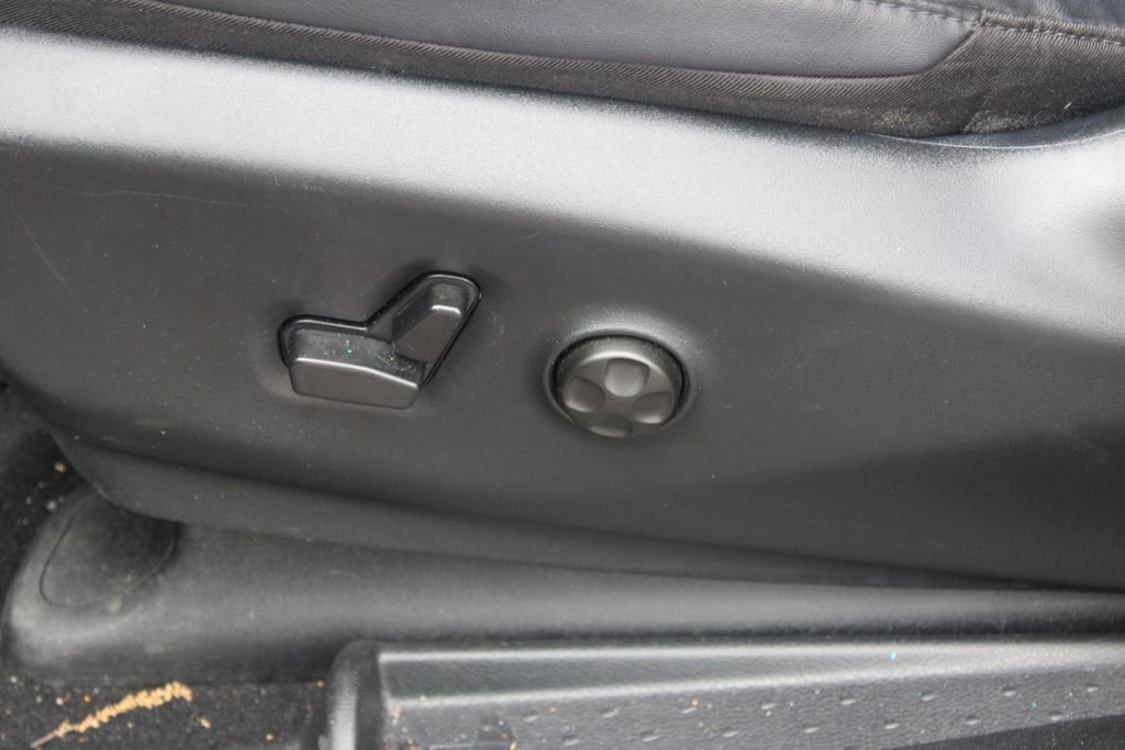 Used 2025 Chrysler Pacifica Select FWD image 16