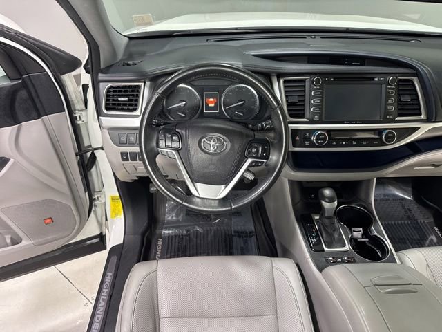 Used 2017 Toyota Highlander Limited FWD image 20