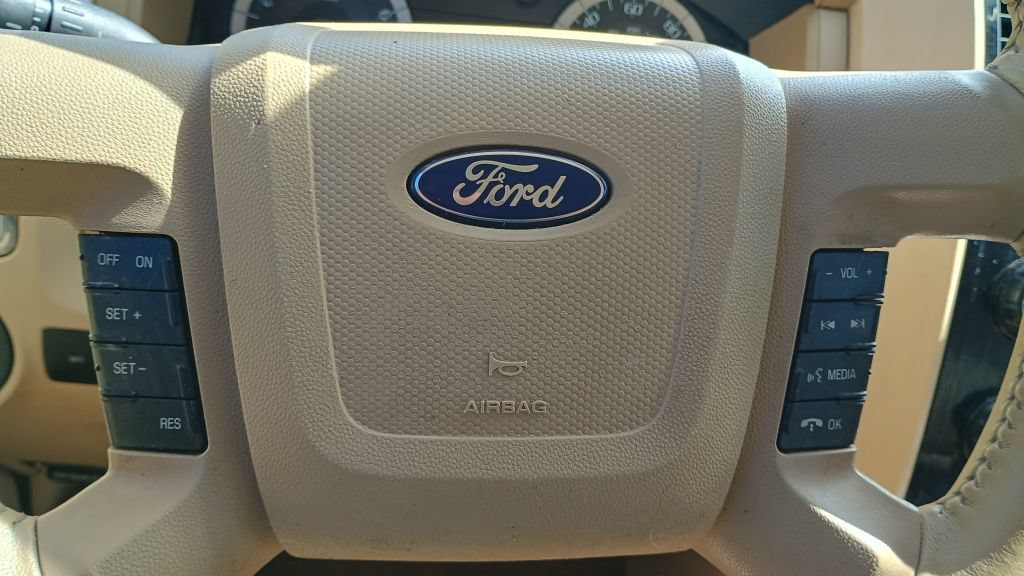 Used 2011 Ford Escape Limited w/ 302A Rapid Spec Order Code FWD image 12